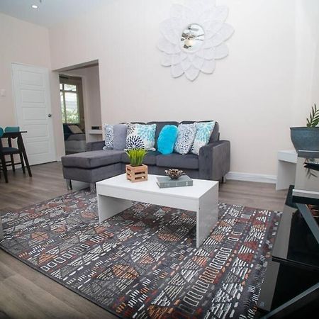 Raynebow Chateau - Chic City Getaway Port of Spain ภายนอก รูปภาพ
