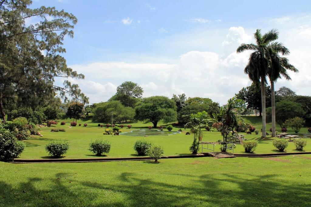 Raynebow Chateau - Chic City Getaway Port of Spain ภายนอก รูปภาพ